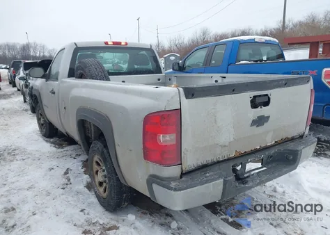 2010 Chevrolet Silverado 1500 Work Truck z USA, uszkodzony, nr VIN 1GCPCPEX8AZ216941